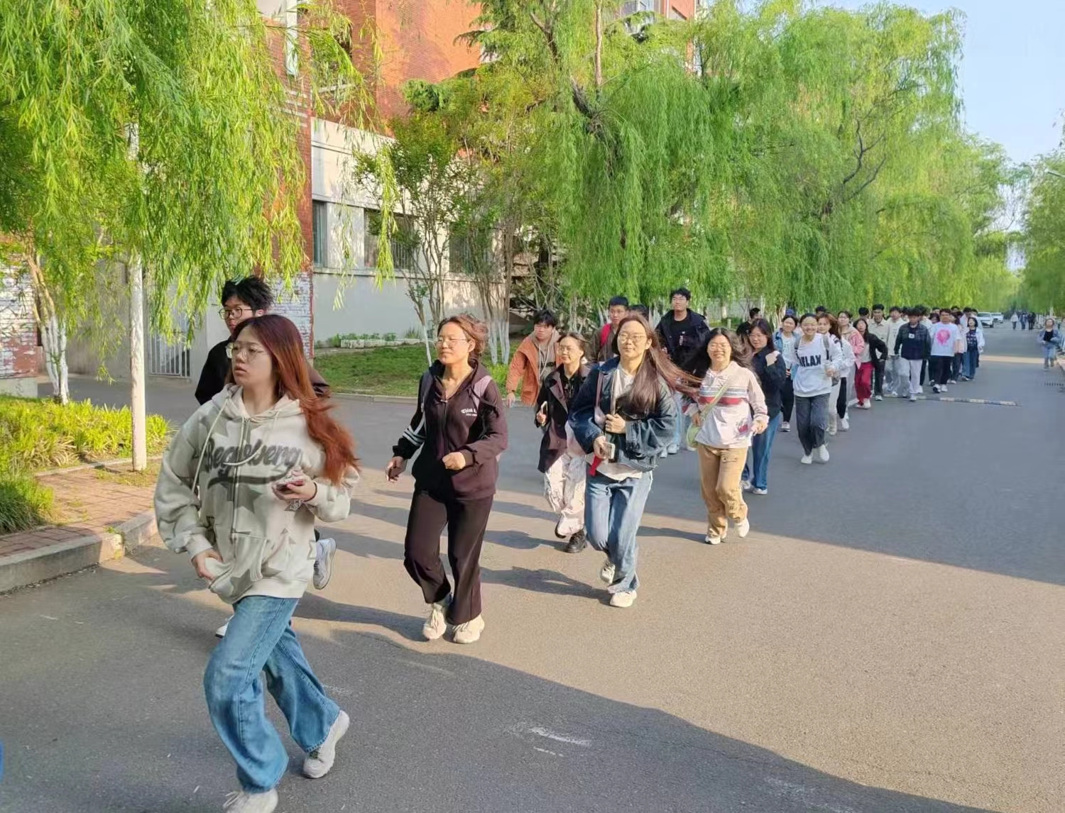 不负晨光，活力青春——威尼斯432888cam多样式“晨光健身行”活动开启